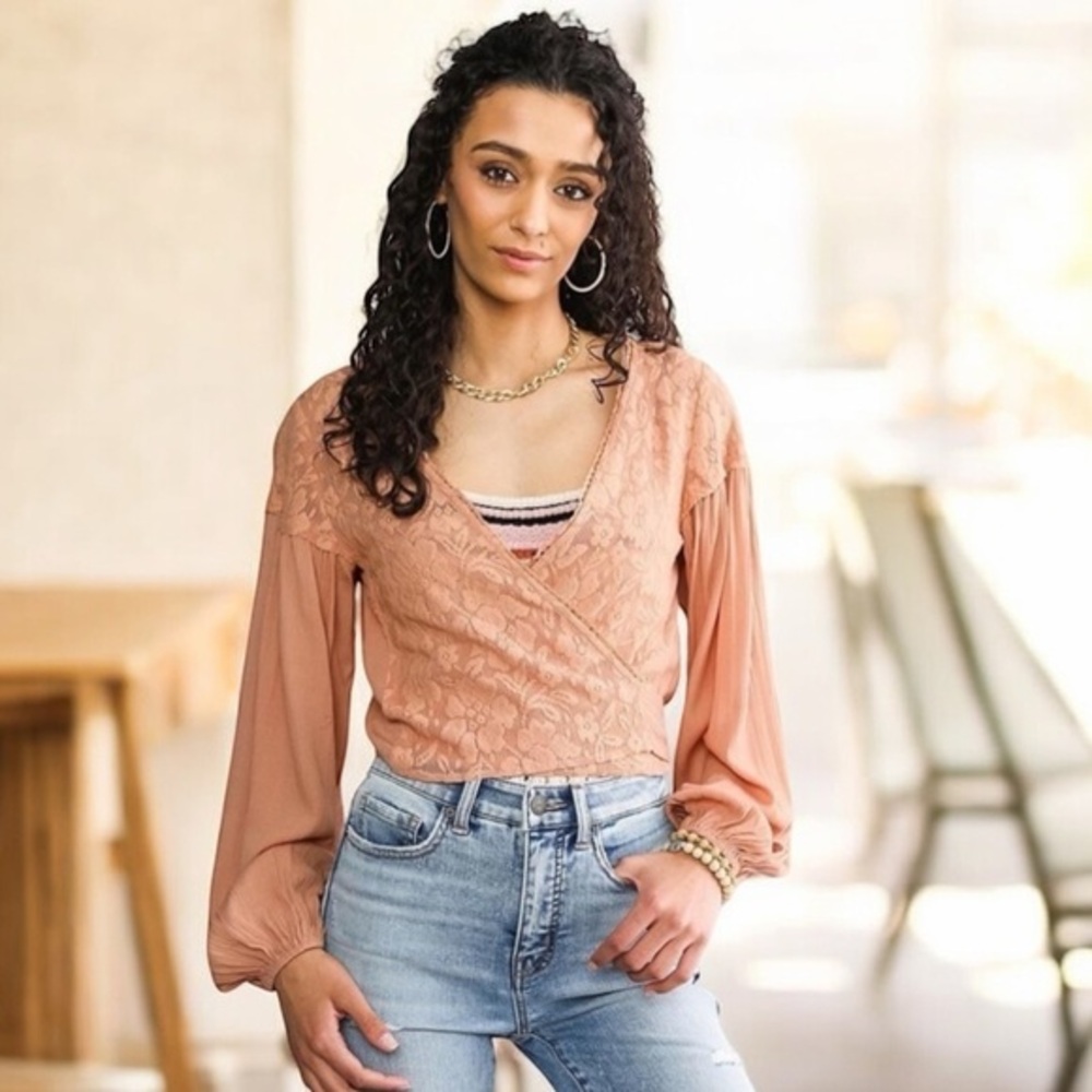 Gimmick Buckle Boho Crinkle Wrap Tie Too with Lace Detail